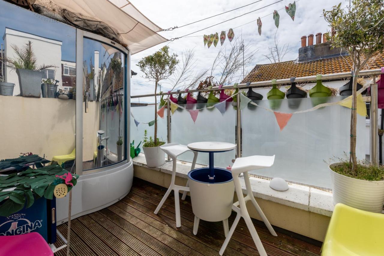 Little Brighton Beach Apartments - Also Separate Spa Cabin And Watersports Exterior foto