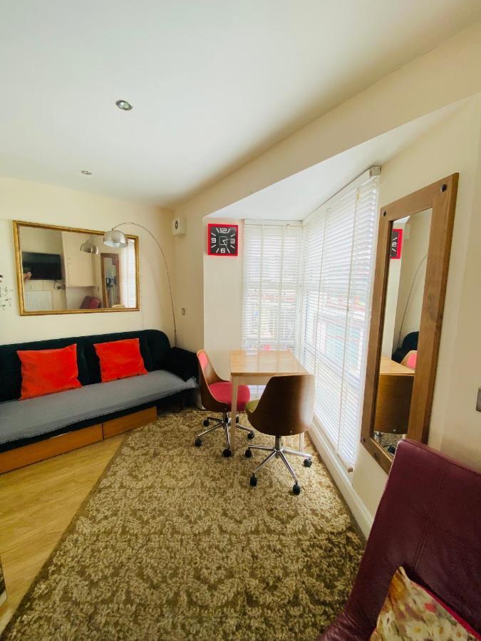Little Brighton Beach Apartments - Also Separate Spa Cabin And Watersports Exterior foto